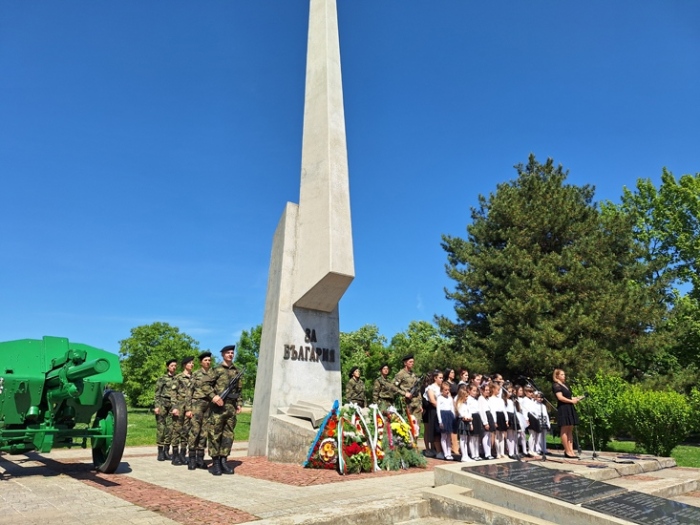С тържествен ритуал и празнична програма Горна Оряховица отдаде почит на българските воини и Деня на храбростта