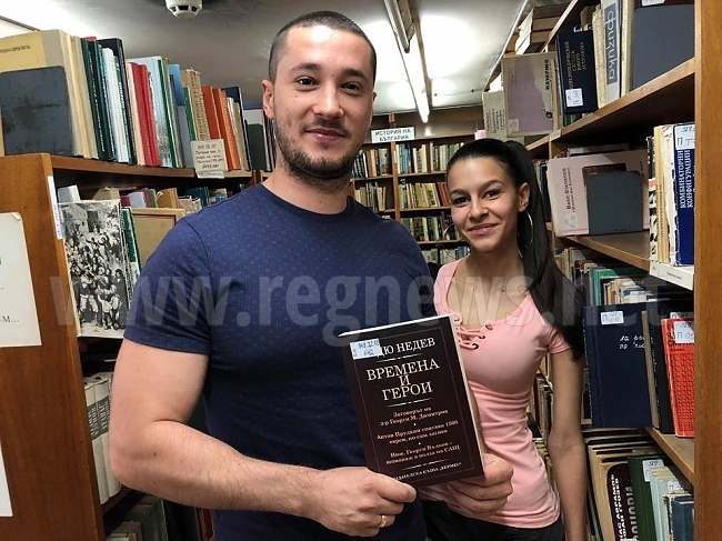 Кампанията „Селфи с книгата, която чета“ започна от Велико Търново