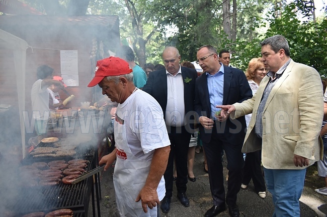 Земеделският министър и кметът откриха официално Празника на горнооряховския суджук 