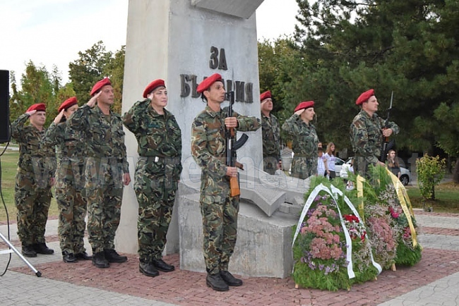 В навечерието на Деня на Независимостта в Горна Оряховица отдадоха почит на героите