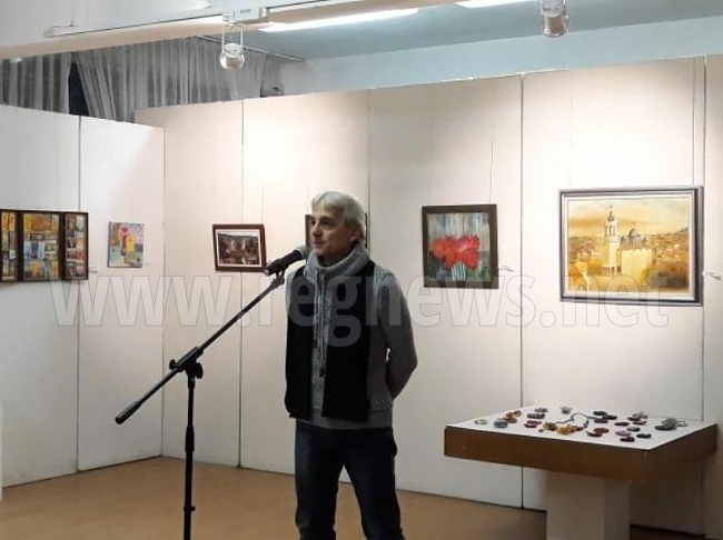 Коледна изложба-базар на свищовски художници бе открита в ХГ \