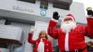Дядо Коледа  и Снежанка зарадваха децата в Свищов