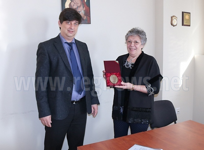 Съдия Мая Маркова получи Златен почетен знак от ВСС по повод пенсионирането й