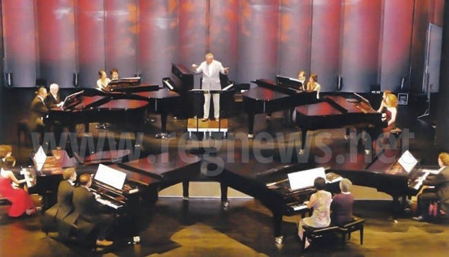 Уникалният „Концерт на 8 рояла“ ще гостува през ноември във Велико Търново
