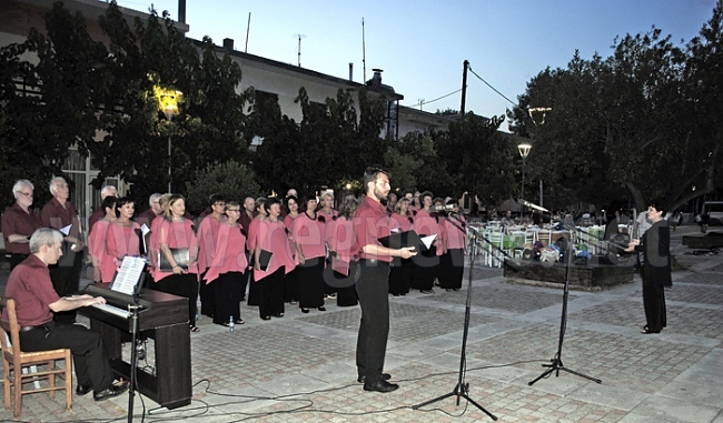 Хор „Славянско единство” накара публиката в Гърция да запее
