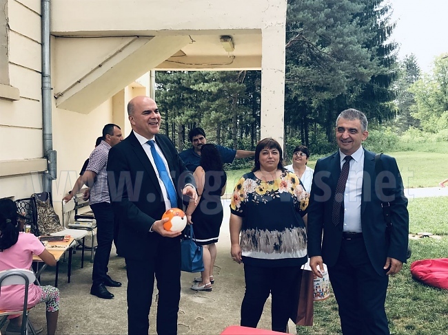 Социалният министър Бисер Петков посети Елена