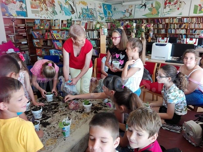 Летните забавления за децата в Градската библиотека в Свищов продължават