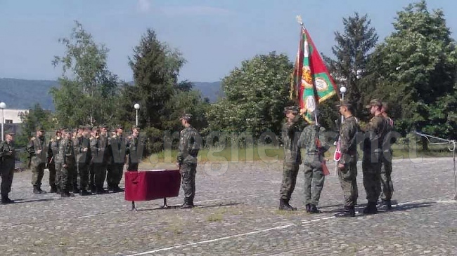 Заклеха се преминалите начална военна подготовка