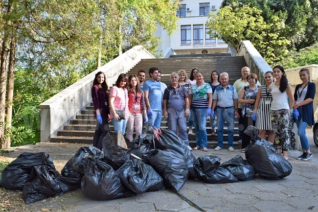 Областна администрация – Велико Търново се включи в кампанията „Да изчистим България заедно“