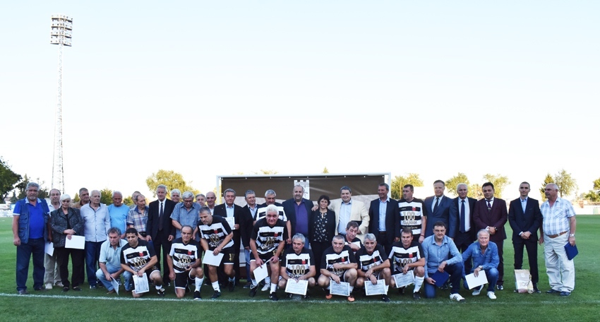 33 състезатели, треньори, съдии и деятели получиха значки и почетни плакети на БФС за 100 години футбол в Горна Оряховица