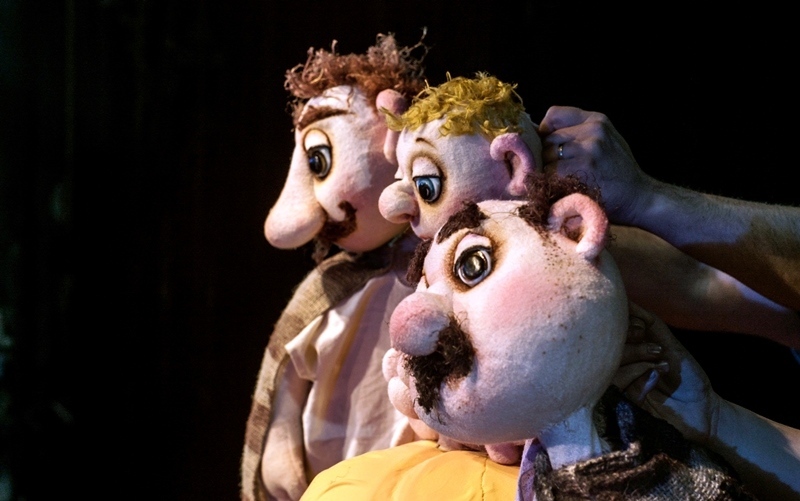 „Тримата глупаци“ пристигат на сцената на Театър ВЕСЕЛ