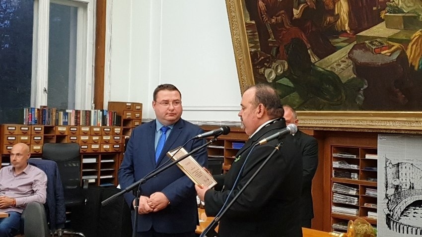Кметът на Свищов Генчо Генчев с Голямата награда за изключителен принос към българското читалище