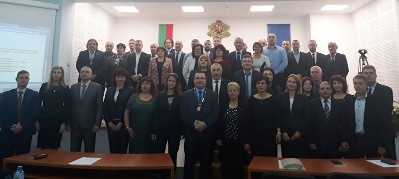 Общинските съветници, кметовете на кметства и кметът на община Свищов Генчо Генчев официално встъпиха в длъжност 