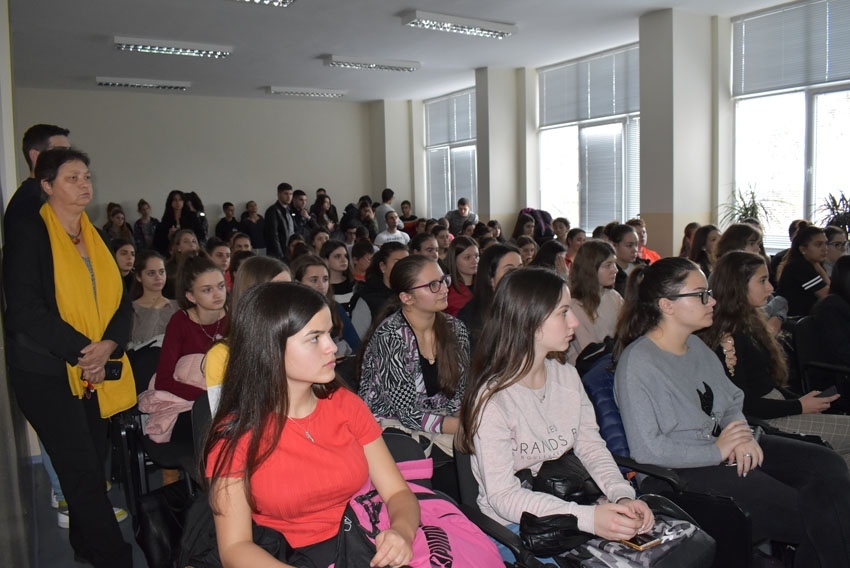 СУ „Георги Измирлиев” организира срещи за кариерното ориентиране на учениците