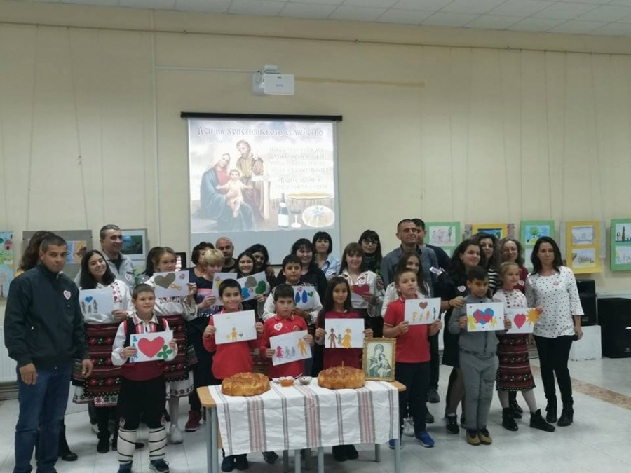 Учениците от клуб  „Религия и ценности“ към СУ „Вичо Грънчаров“ отбелязаха Деня на християнското семейство