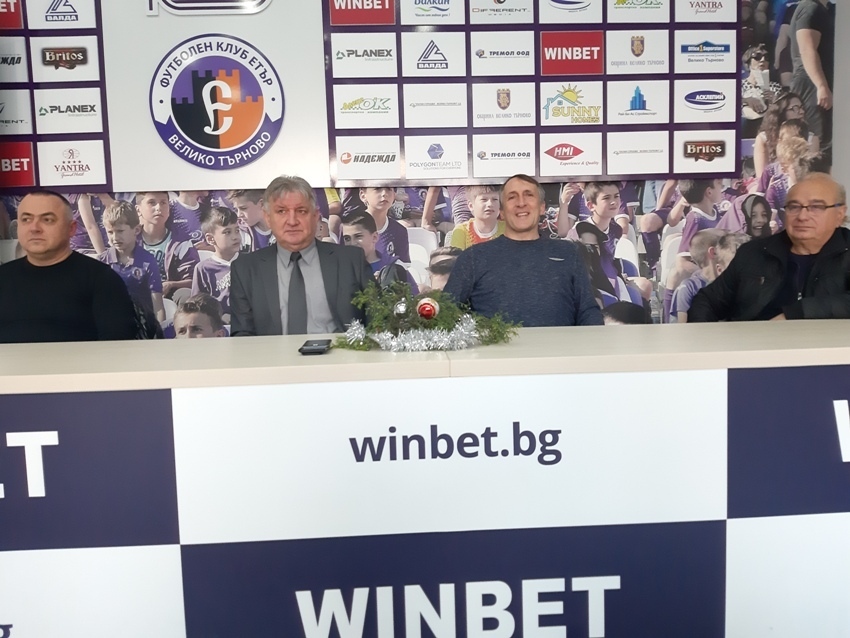 След бурно заседание на УС на „Етър”: Цанко Цветанов и Александър Нанков ще решават за новия треньор на отбора