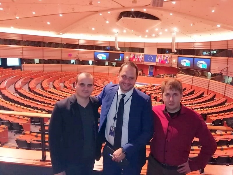 Младежи от БСП посетиха Брюксел по покана на Цветелина Пенкова и Петър Витанов