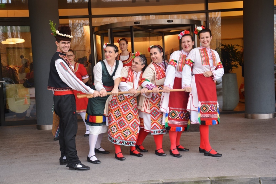 Еленските „Самодиви“ представиха страната ни на благотворителен коледен базар в Букурещ