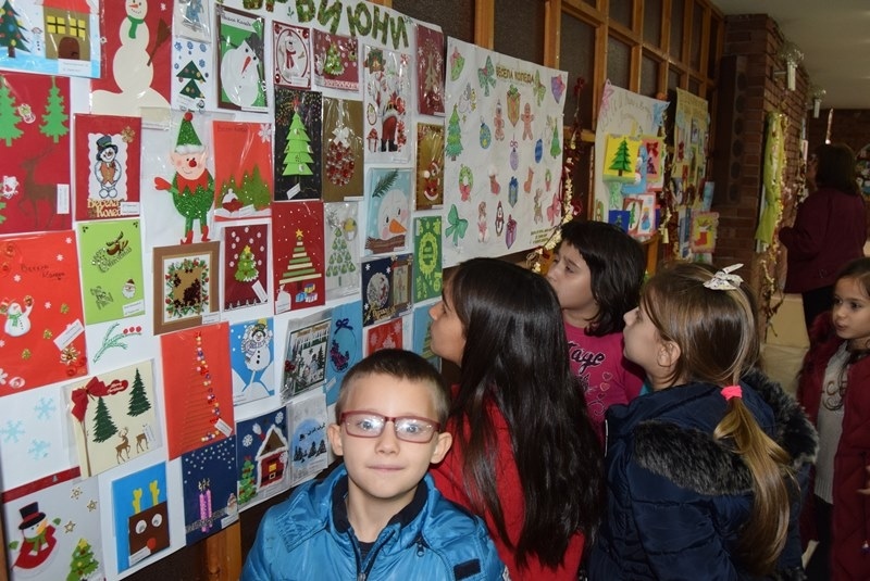Децата на Горна Оряховица подредиха коледна изложба