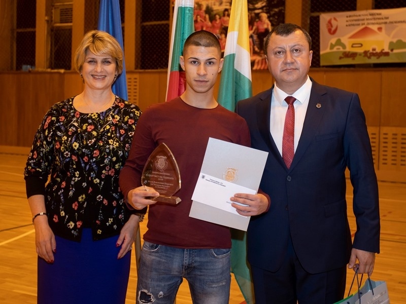 В Павликени наградиха спортист, треньор и ветеран на 2019 година