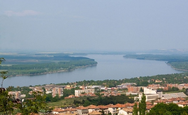На Йордановден в Свищов ще се проведе традиционното скачане в река Дунав за богоявленския кръст  