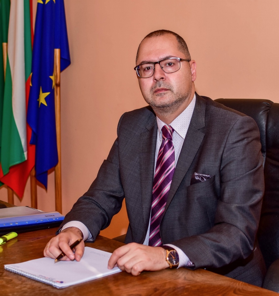 Председателят на Общинския съвет в Горна Оряховица Димитър Николов с първа  приемна за граждани