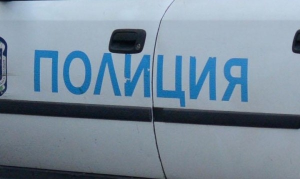 Почерпен шофьор заби колата си в дърво срещу сградата на Община Велико Търново