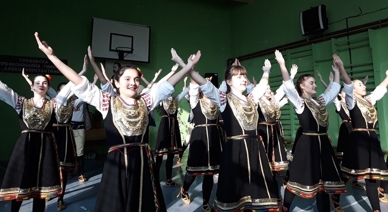 Свищовската професионална гимназия „Алеко Константинов“ отбеляза своя патронен празник 