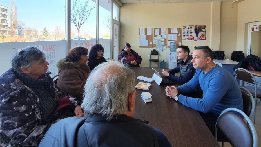 Народният представител Явор Божанков и общинският председател на БСП Огнян Стоянов направиха приемна за гражданите на Горна Оряховица