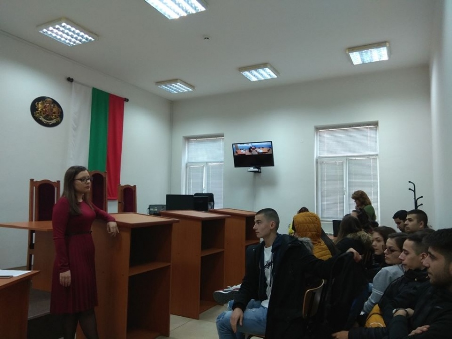 В Районния съд в Горна Оряховица разясниха на ученици съдебните процедури с участието на деца и какво е трафик на хора