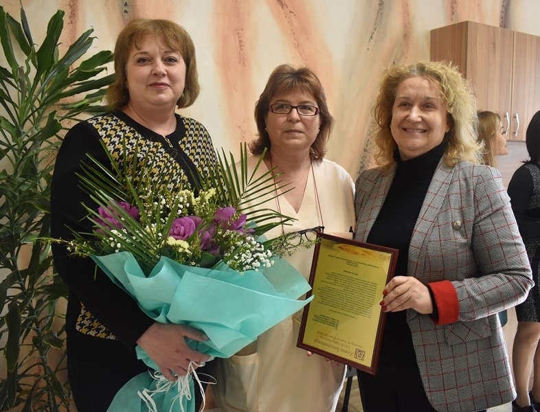 „Зонта клуб Велико Търново“ поздрави екипа на Родилното в Горна Оряховица за Бабинден