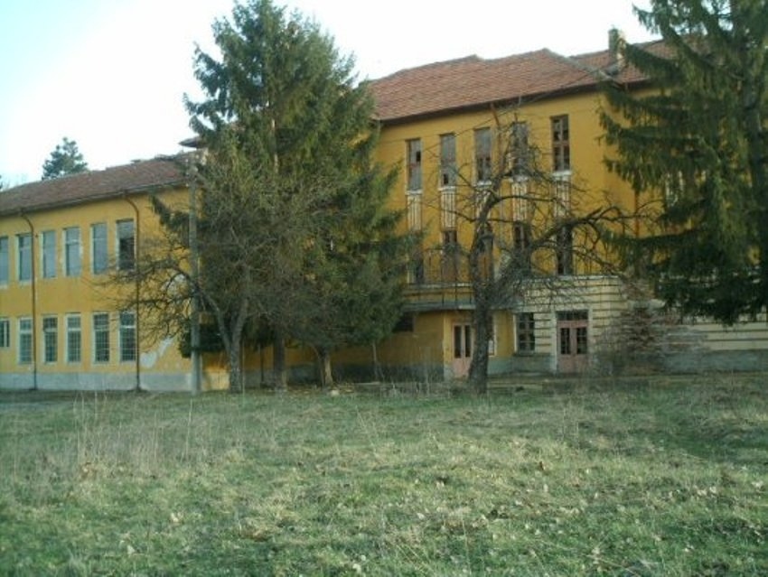 Пет селски училища се продават във Великотърновска община