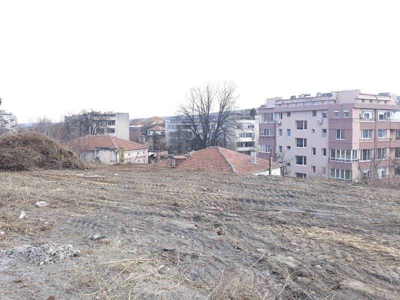 Община Свищов започна почистване на знакови места и територии в общината 