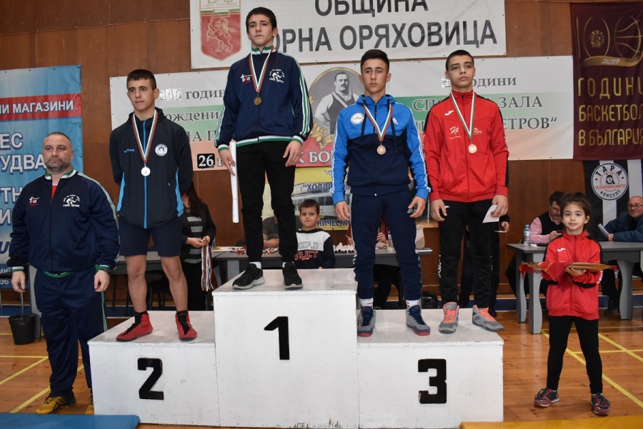 Николай Момъков спечели единствения медал за „Локомотив” от Държавното по свободна борба за момчета