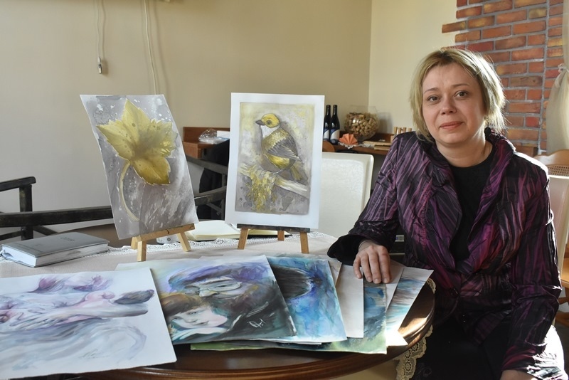 Художничка възражда средиземноморска техника за рисуване с вино