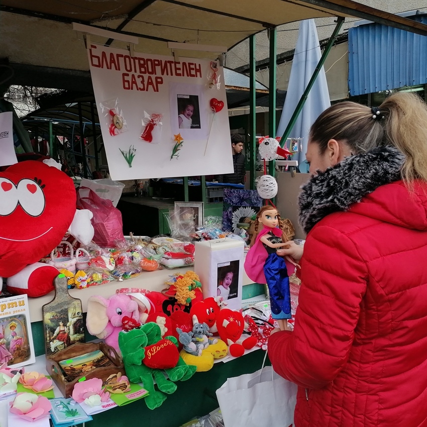 Благотворителен базар в Горна Оряховица събира средства за 2-годишната Нелис, бореща се с рак