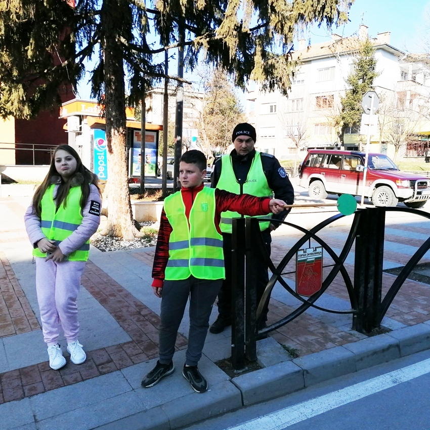 С акция за пътна безопасност започват седмици на доброто в СУ „Вичо Грънчаров”