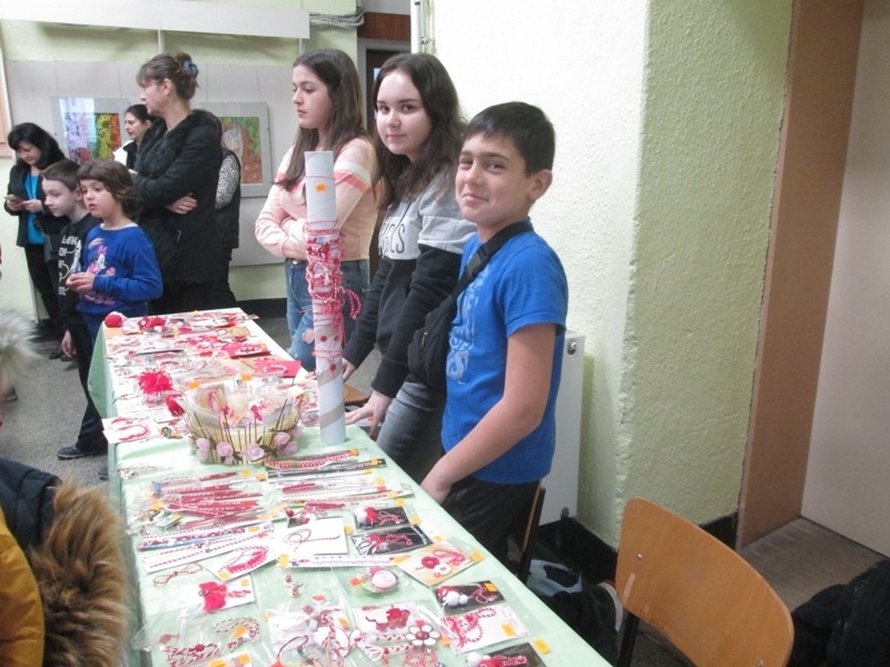 Мартенска работилница и благотворителен базар отвориха врати в СУ „Вичо Грънчаров“ в Седмиците на доброто