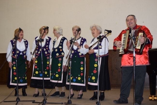 В Горна Оряховица състави от клубовете на пенсионера се включиха в концерт за Деня на самодееца 