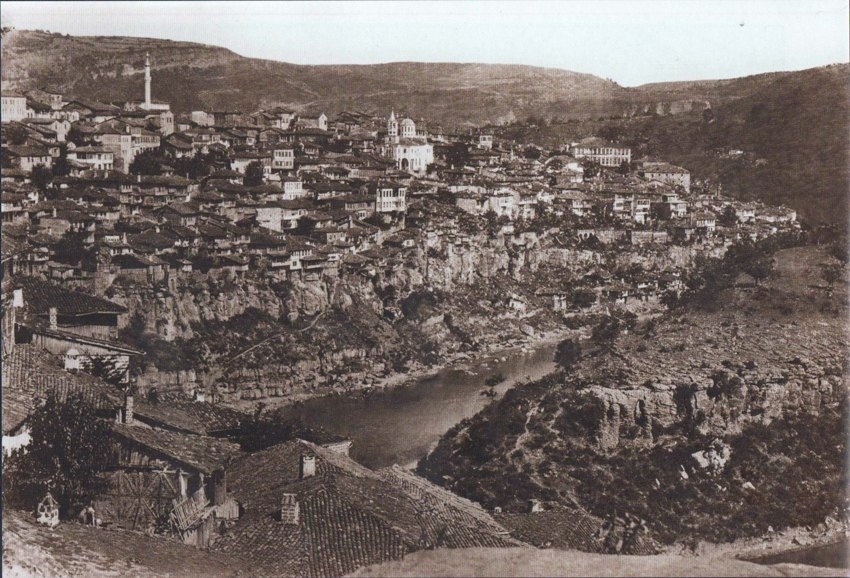 На 9 март (ст. стил) 1879 г. болярите първи в царството отбелязват празник на своя град