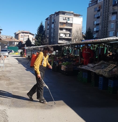 Два пъти на ден дезинфекцират Пазара в Горна Оряховица