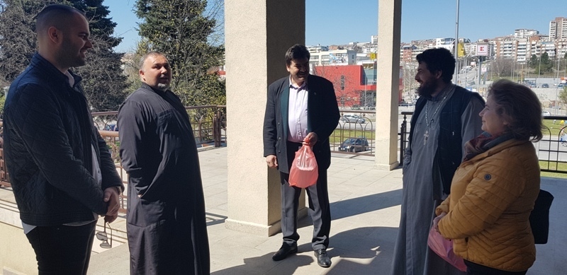 Съветниците от ВМРО във Велико Търново дариха предпазни шлемове за свещениците в храмовете