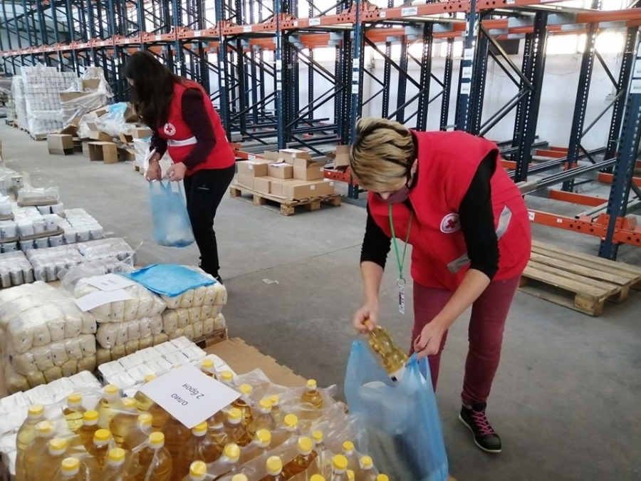 141 човека от Горнооряховско получиха пакети с хранителни продукти от БЧК 