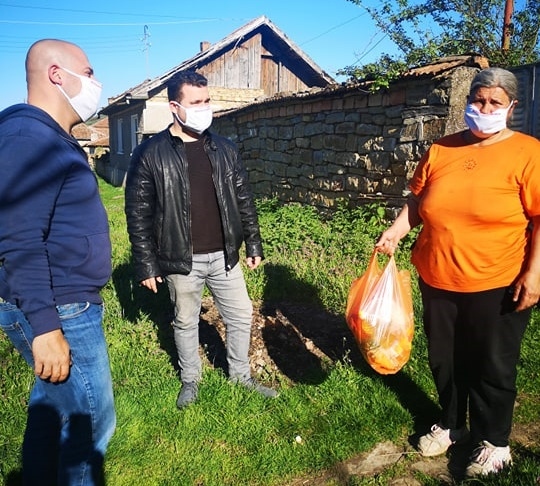Лясковските младежи от БСП раздадоха пакети с храна в Лясковец, Добри дял и Джулюница
