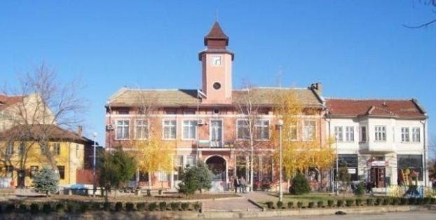 В Поликраище събират подписи за запазване на училището си, но пращат децата си да учат в Горна Оряховица и Велико Търново