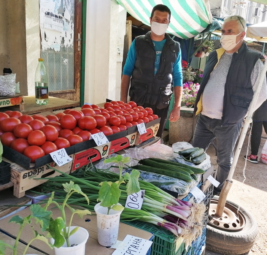 Близо с 80% са спаднали продажбите на зеленчукопроизводителите от Горнооряховско, с над 50% са намалели приходите на „Общински пазари”