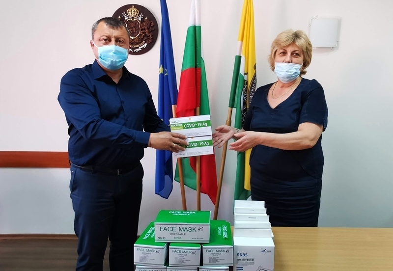 Община Павликени предостави бързи тестове и маски на местната Болница