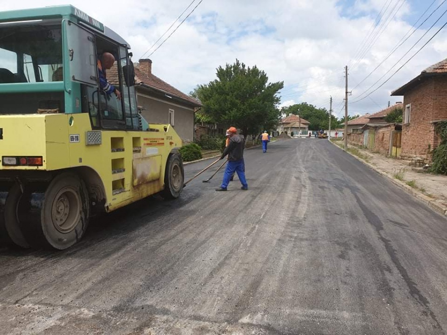 Започна основен ремонт на силно компрометираните улици в свищовското село Морава