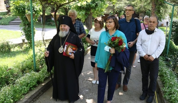 Корнелия Нинова се срещна с Великотърновския митрополит Григорий