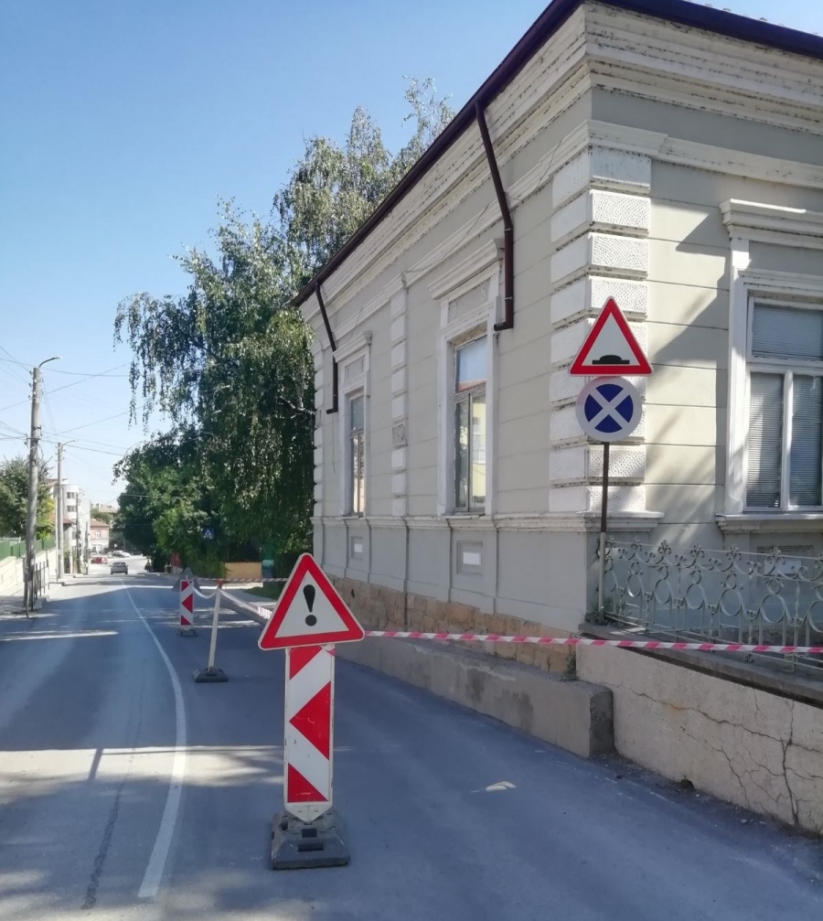 Заради опасност от срутване на сграда: Временно ограничиха движението по улица в Свищов
